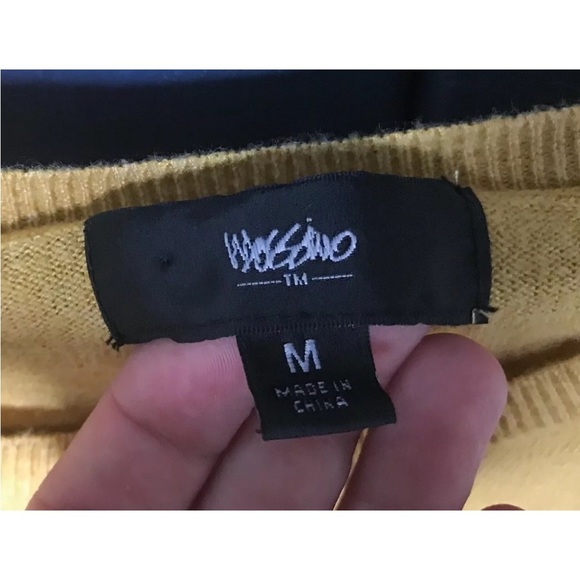 Yellow Crewneck Sweater Size Medium Lightweight Preppy Cottage Goblin Core - Picture 2 of 4